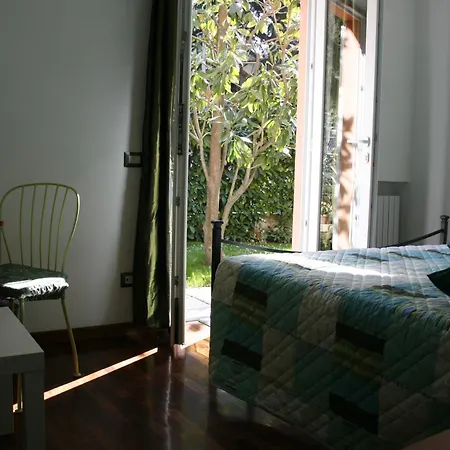 A Due Passi Dal Mare فندق مبيت وإفطار 3*