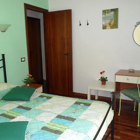 A Due Passi Dal Mare فندق مبيت وإفطار نومانا