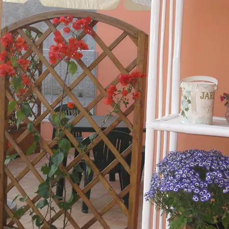 A Due Passi Dal Mare Bed & Breakfast *
