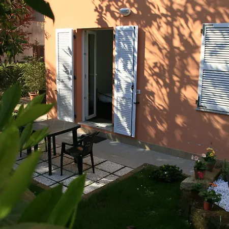 A Due Passi Dal Mare فندق مبيت وإفطار