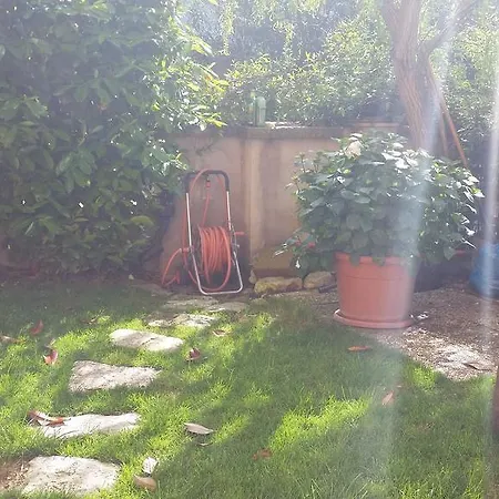 فندق مبيت وإفطار A Due Passi Dal Mare نومانا