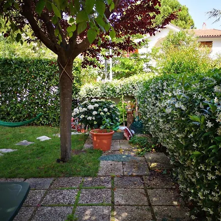 A Due Passi Dal Mare فندق مبيت وإفطار