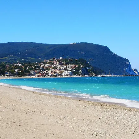 A Due Passi Dal Mare فندق مبيت وإفطار