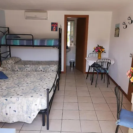 A Due Passi Dal Mare نومانا