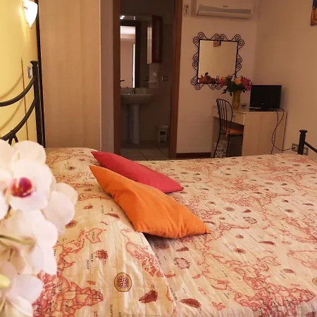 A Due Passi Dal Mare فندق مبيت وإفطار 3*