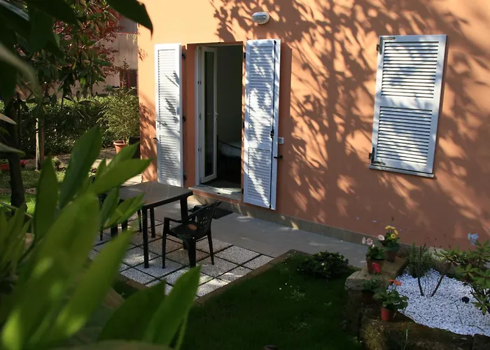 A Due Passi Dal Mare Bed & Breakfast