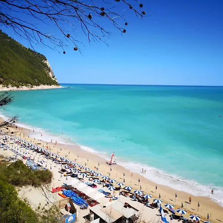 A Due Passi Dal Mare Bed & Breakfast