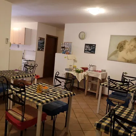 A Due Passi Dal Mare Bed & Breakfast