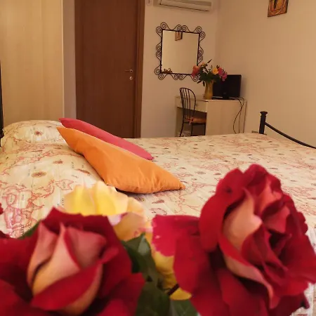 A Due Passi Dal Mare Bed & Breakfast